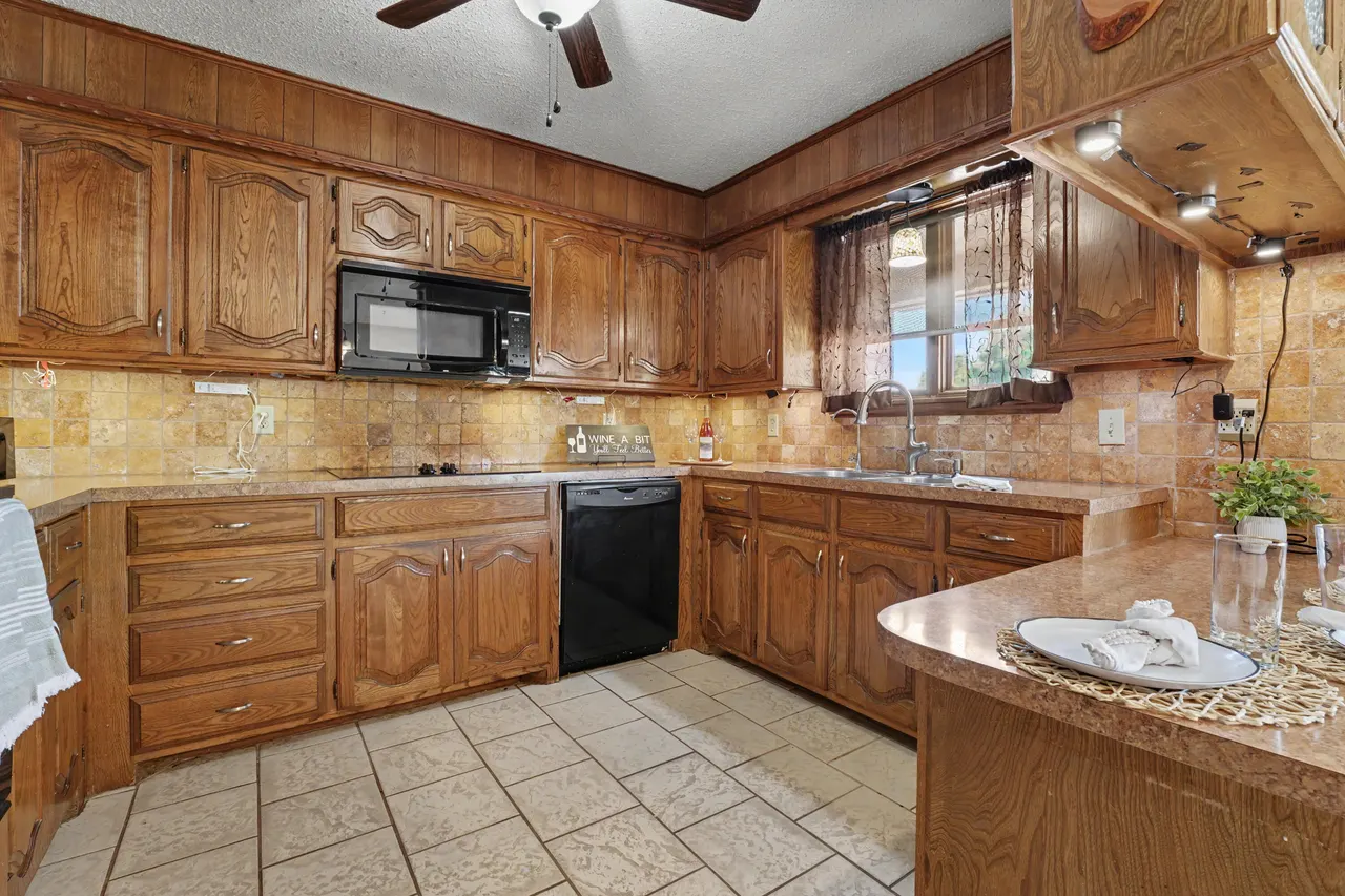Photo 12 — 5315 29th Street, Lubbock, TX 79407