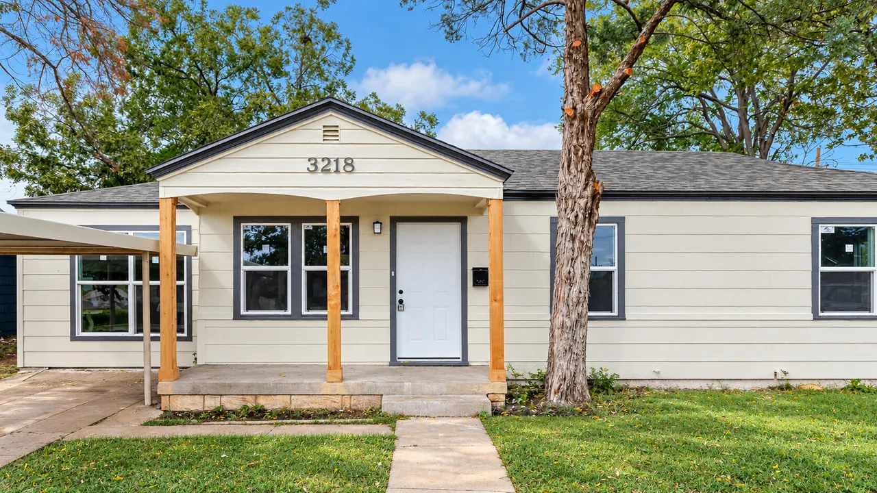 Photo 2 — 3218 33rd Street, Lubbock, TX 79410