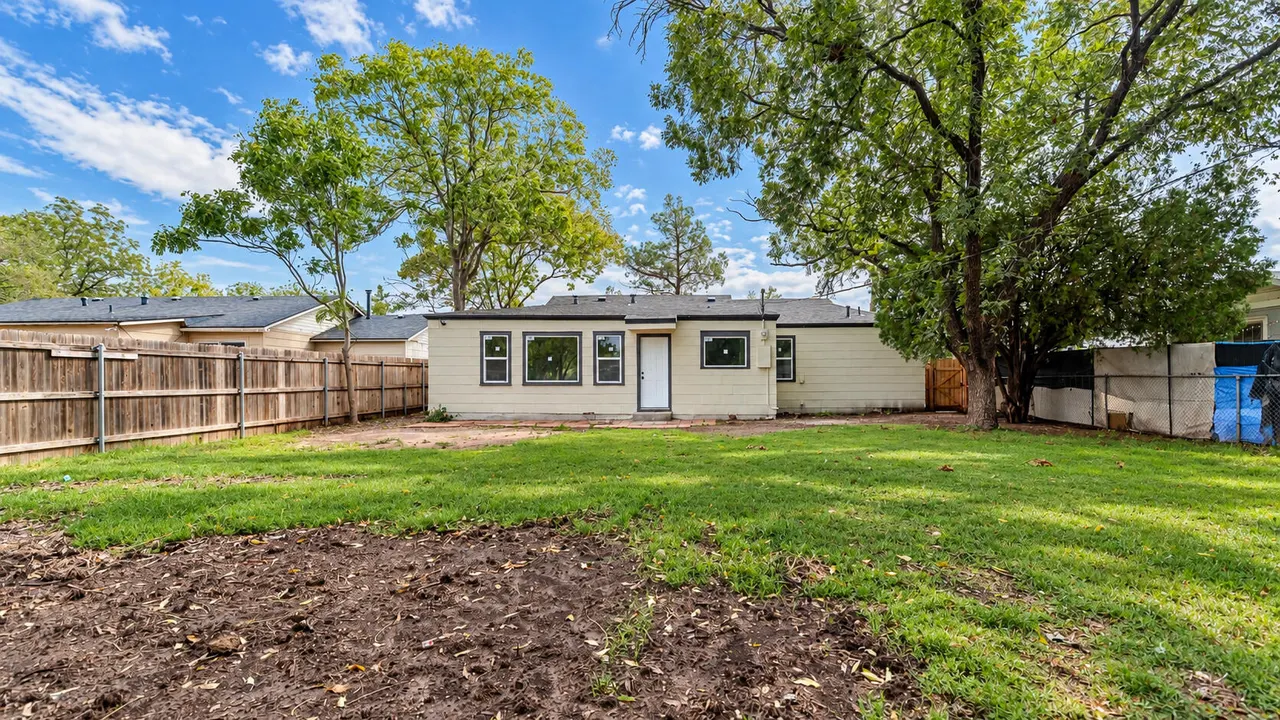 Photo 21 — 3218 33rd Street, Lubbock, TX 79410