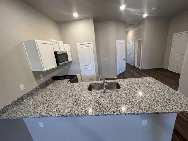 Photo 7 — 2102 Kokomo Avenue Unit b, Lubbock, TX 79407