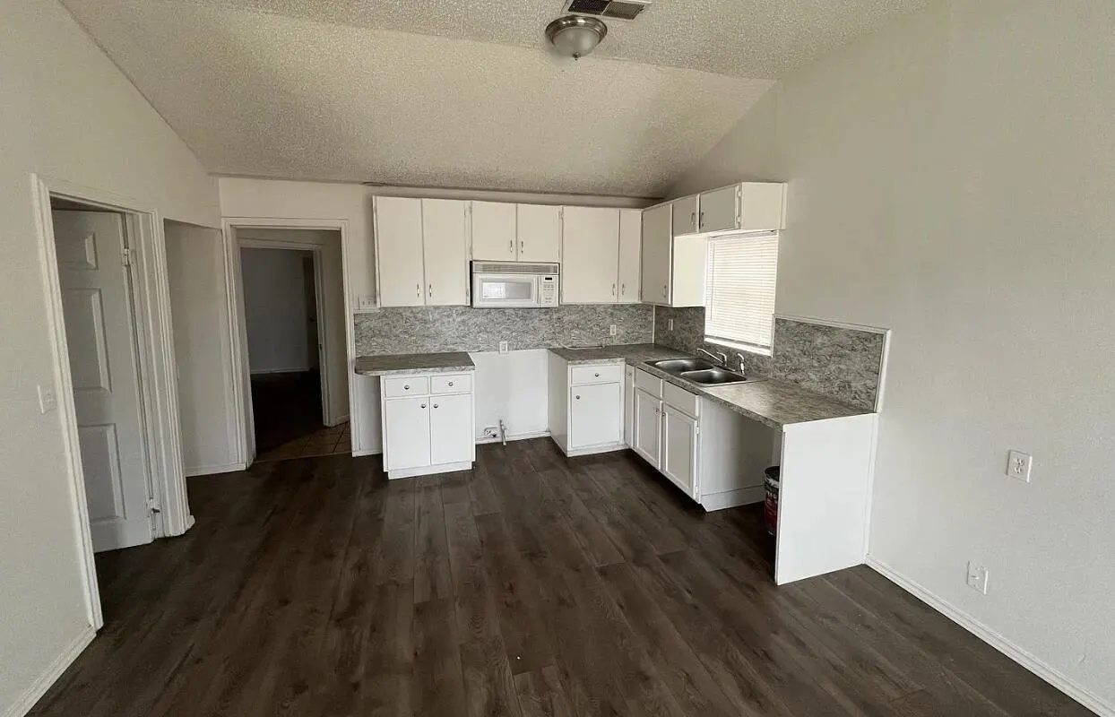 Photo 2 — 3202 Baylor Street, Lubbock, TX 79415