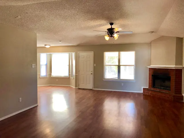 Photo 2 — 6121 9th Street, Lubbock, TX 79416