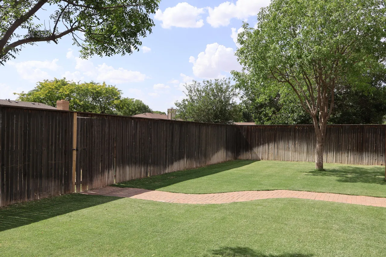 Photo 11 — 6918 Grover Avenue, Lubbock, TX 79424