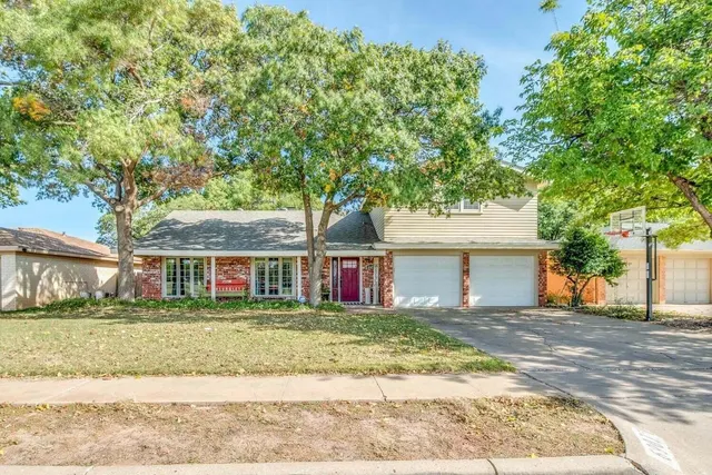 Front exterior — 6907 Lynnhaven Drive, Lubbock, TX 79413