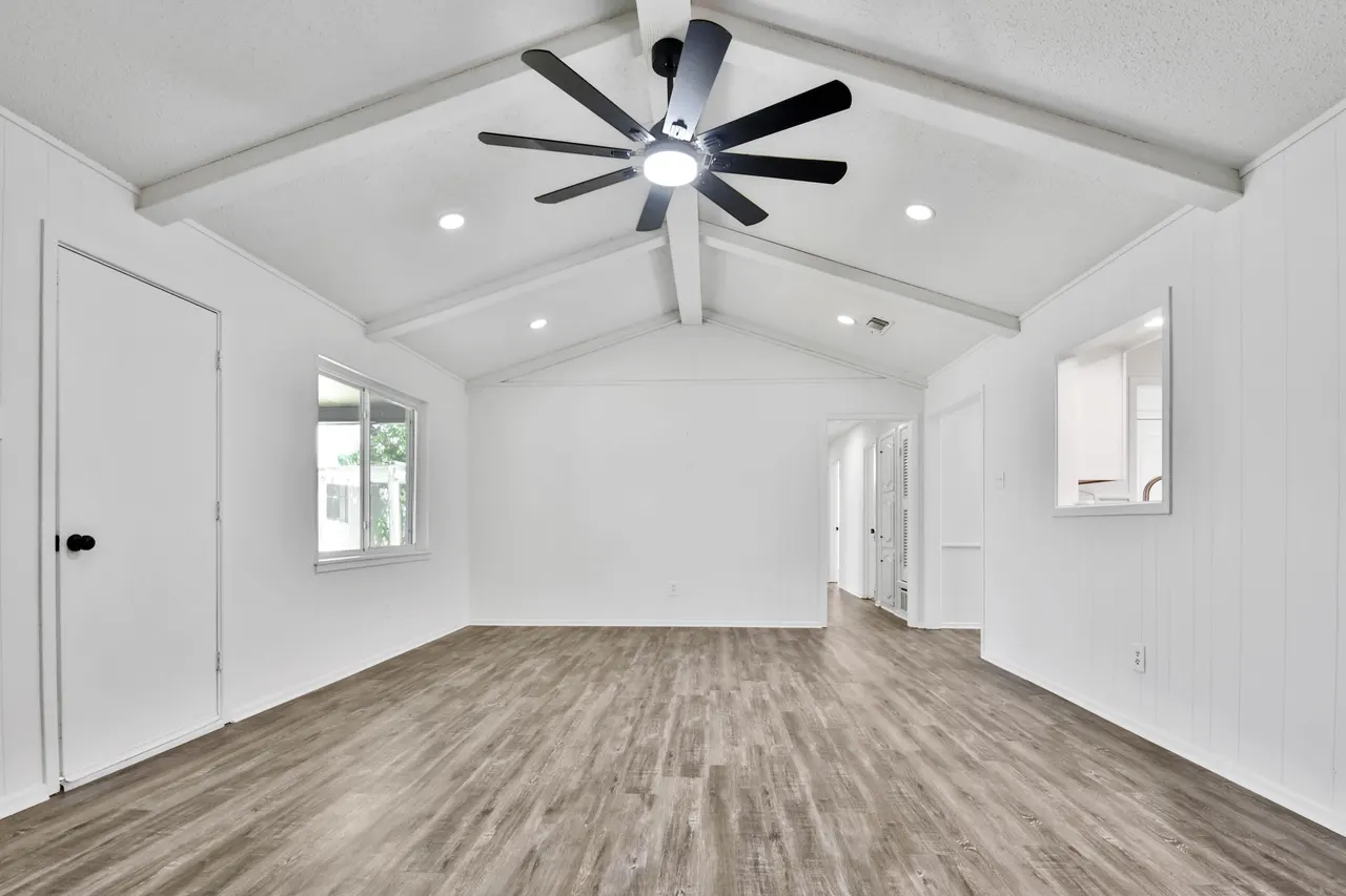 Photo 12 — 7807 Vernon Avenue, Lubbock, TX 79423