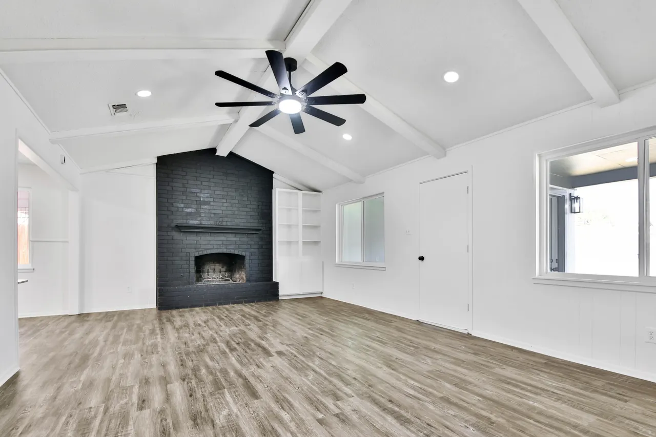 Photo 13 — 7807 Vernon Avenue, Lubbock, TX 79423