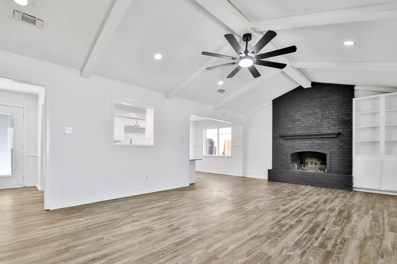 Photo 15 — 7807 Vernon Avenue, Lubbock, TX 79423