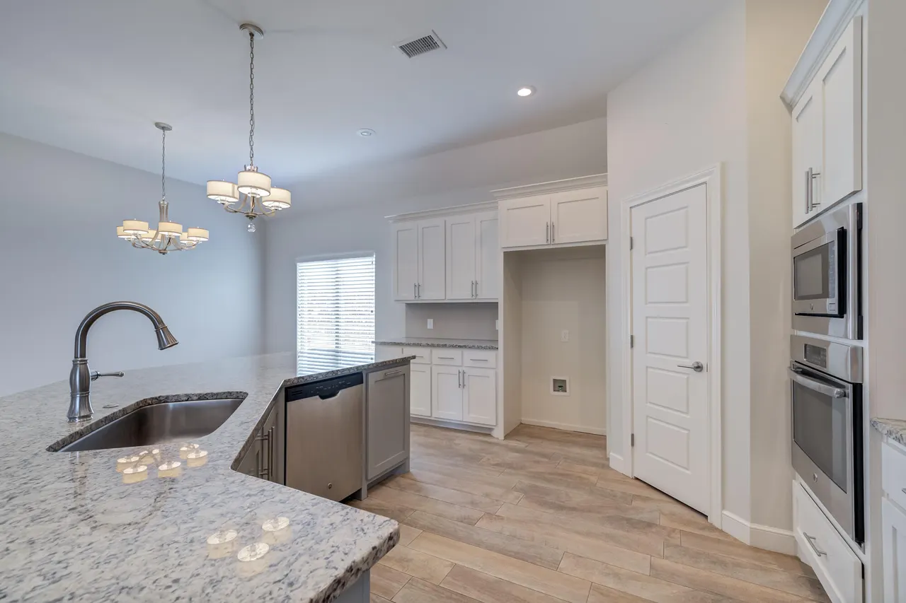 Photo 13 — 6919 72nd Street, Lubbock, TX 79424
