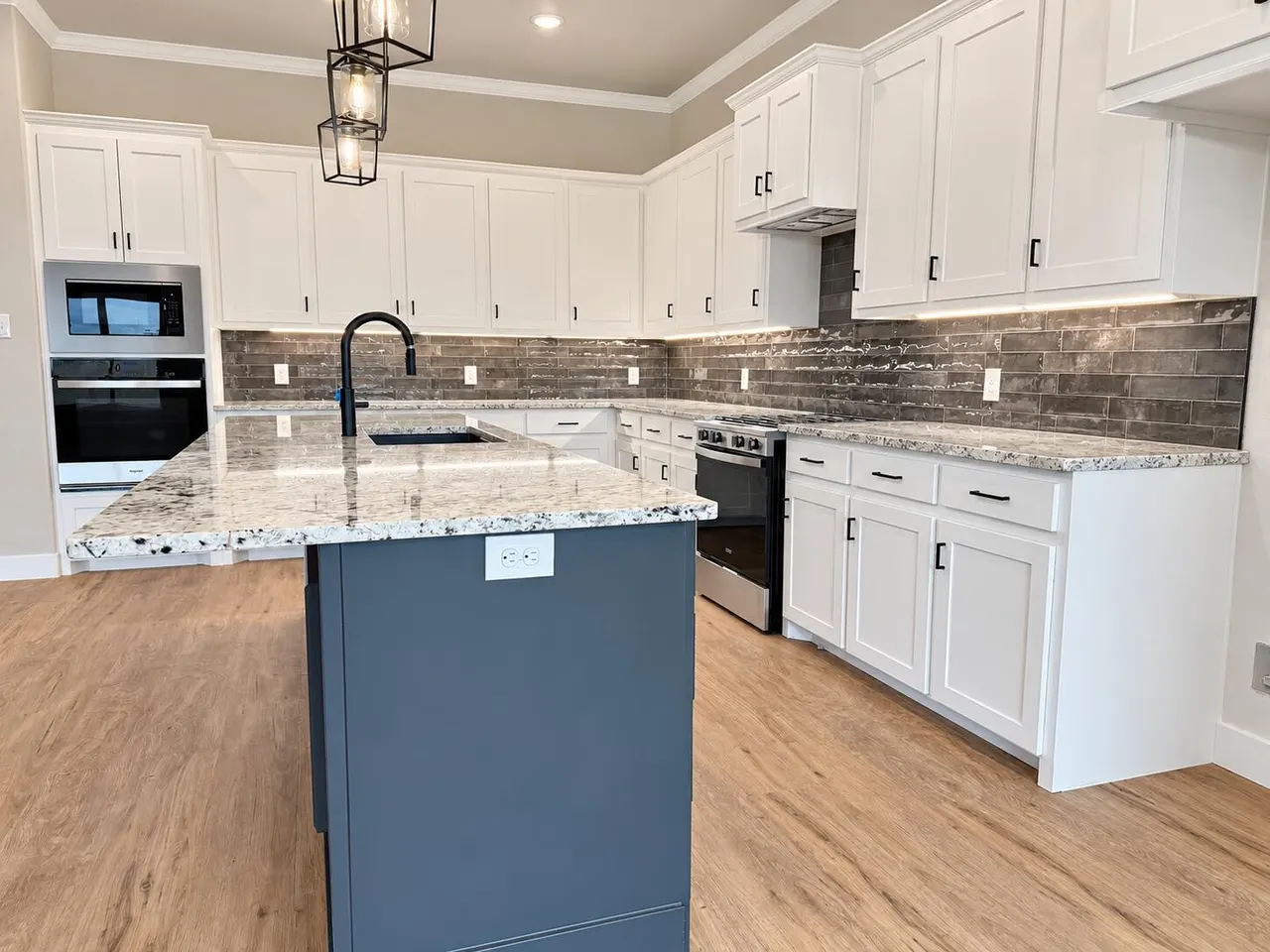 Photo 7 — 749 Ventoso Circle, Wolfforth, TX 79382