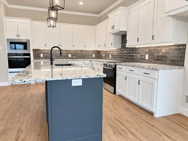 Photo 7 — 749 Ventoso Circle, Wolfforth, TX 79382