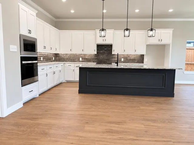 Photo 6 — 749 Ventoso Circle, Wolfforth, TX 79382