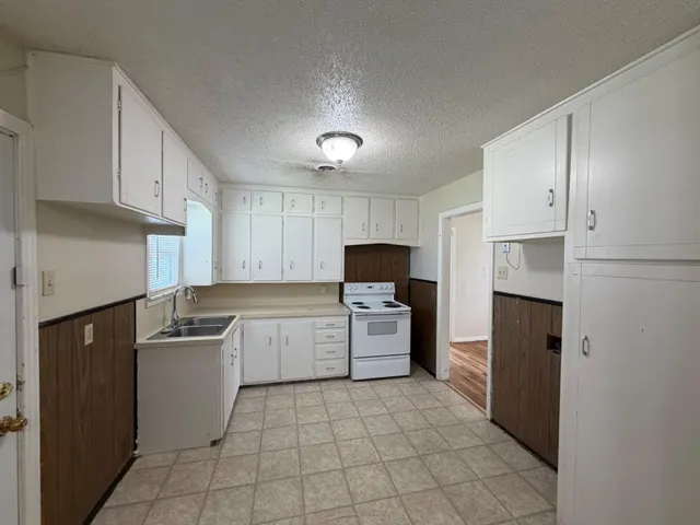 Photo 3 — 4608 32nd Street, Lubbock, TX 79410