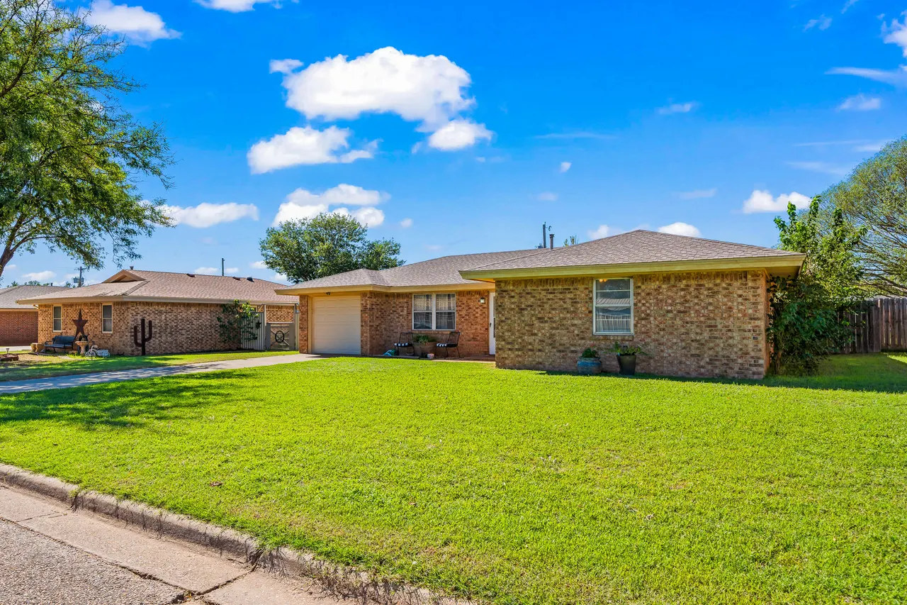 Photo 4 — 1007 Avenue H, Abernathy, TX 79311