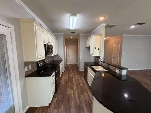 Photo 5 — 5515 99th Street, Lubbock, TX 79424