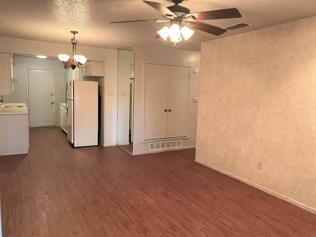 Photo 2 — 117 Troy Avenue, Lubbock, TX 79416
