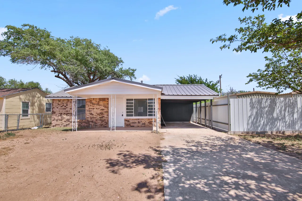 Front exterior — 312 N Avenue R, Lubbock, TX 79415