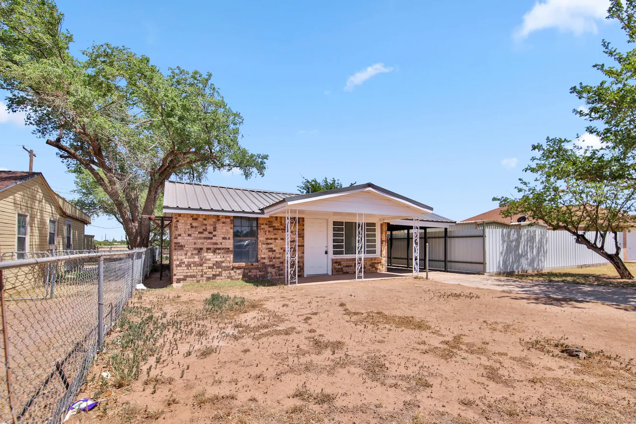 Photo 2 — 312 N Avenue R, Lubbock, TX 79415