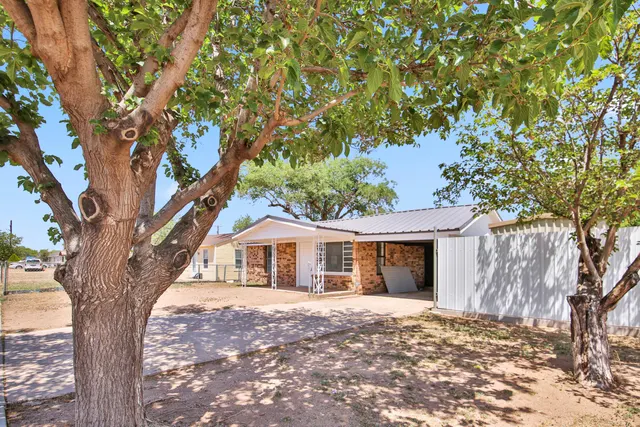 Photo 3 — 312 N Avenue R, Lubbock, TX 79415