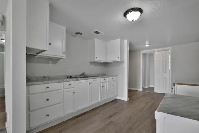Photo 7 — 312 N Avenue R, Lubbock, TX 79415
