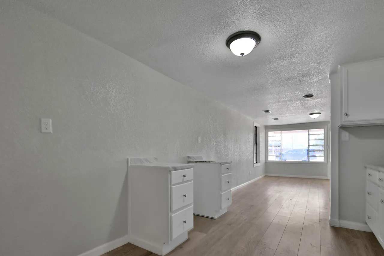 Photo 8 — 312 N Avenue R, Lubbock, TX 79415