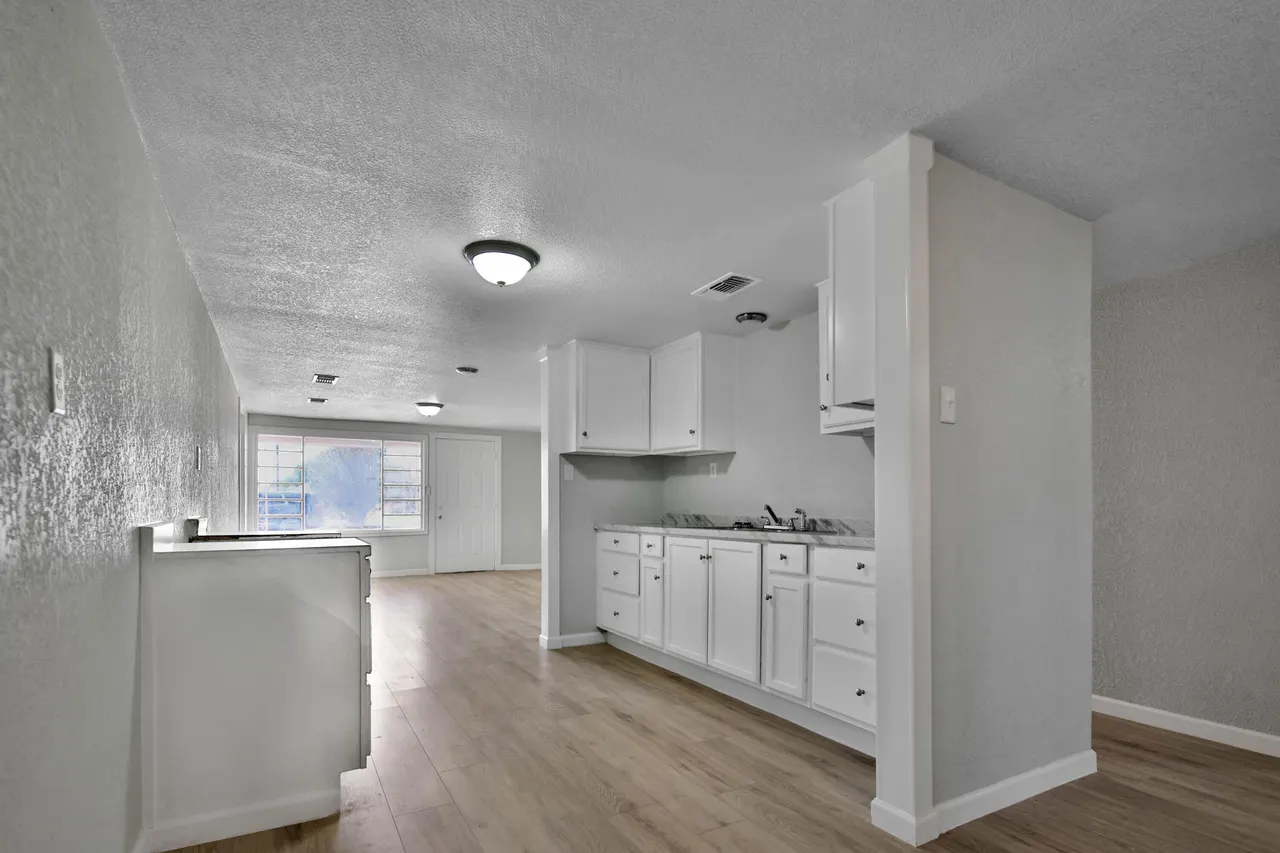 Photo 9 — 312 N Avenue R, Lubbock, TX 79415