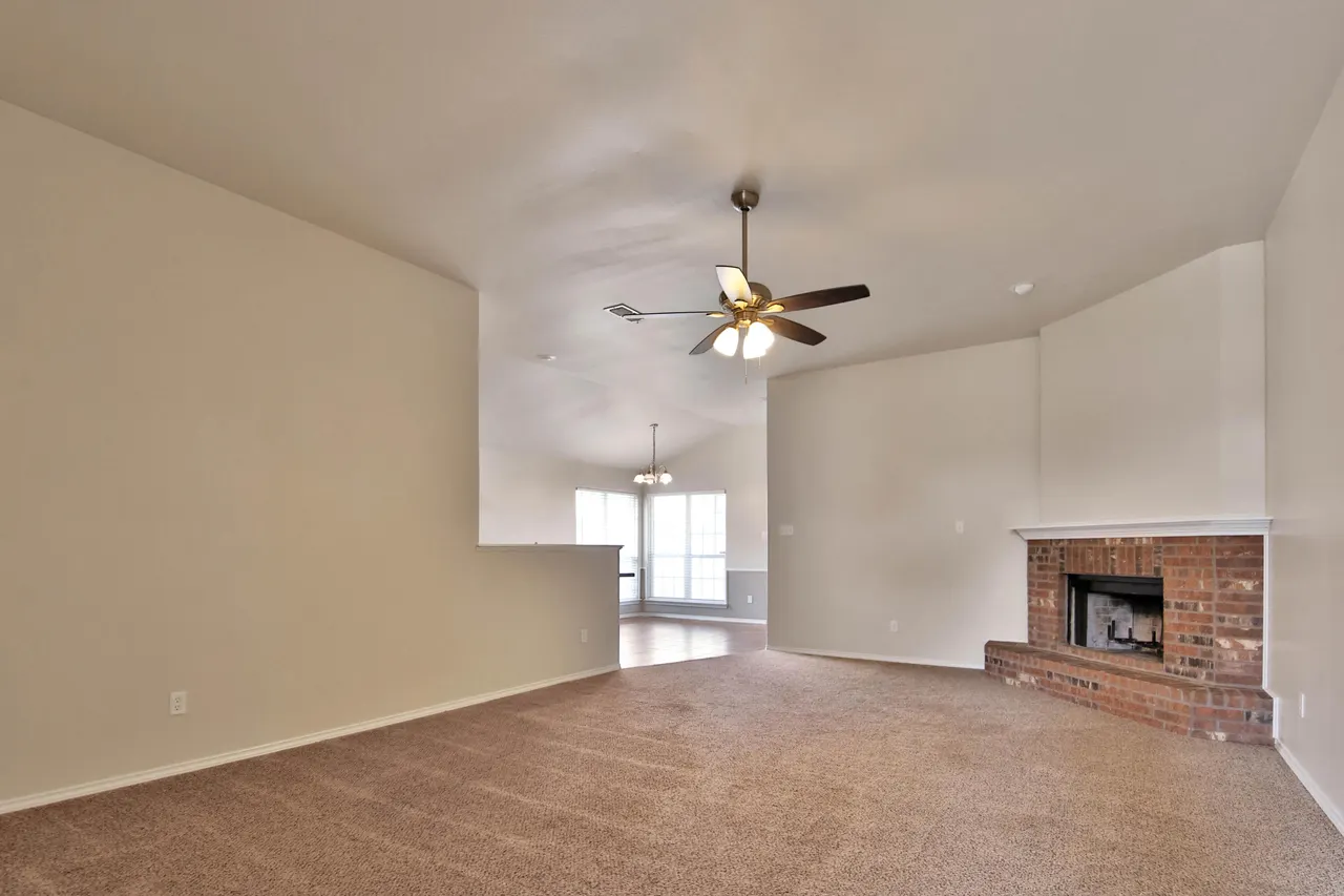 Photo 4 — 6932 35th Street, Lubbock, TX 79407