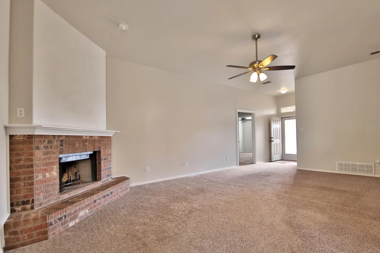 Photo 5 — 6932 35th Street, Lubbock, TX 79407