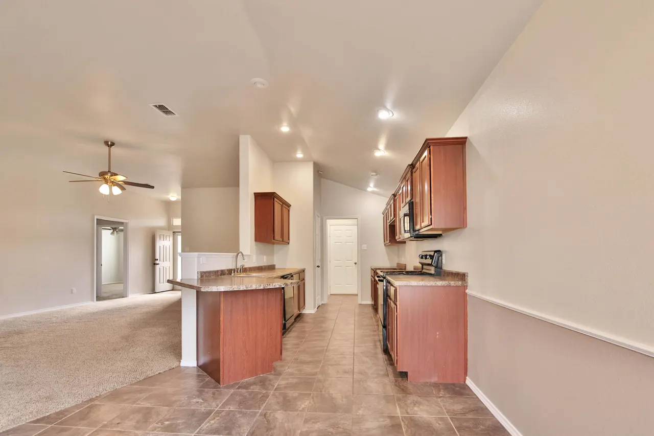 Photo 8 — 6932 35th Street, Lubbock, TX 79407