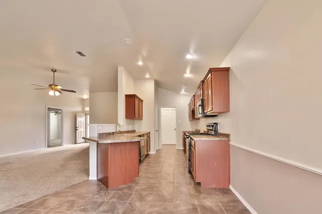 Photo 8 — 6932 35th Street, Lubbock, TX 79407