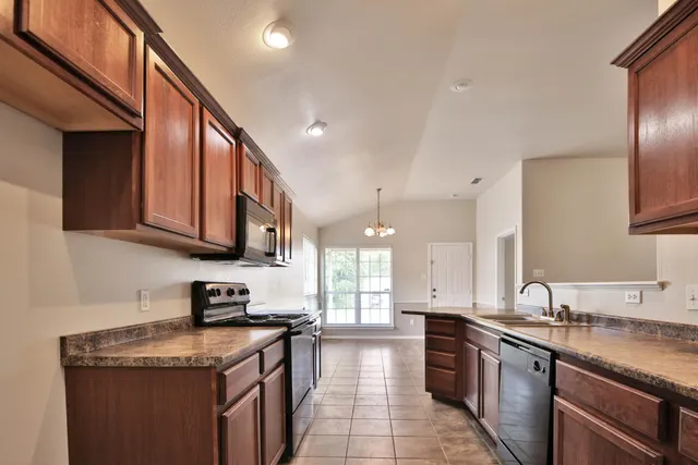 Photo 7 — 6932 35th Street, Lubbock, TX 79407