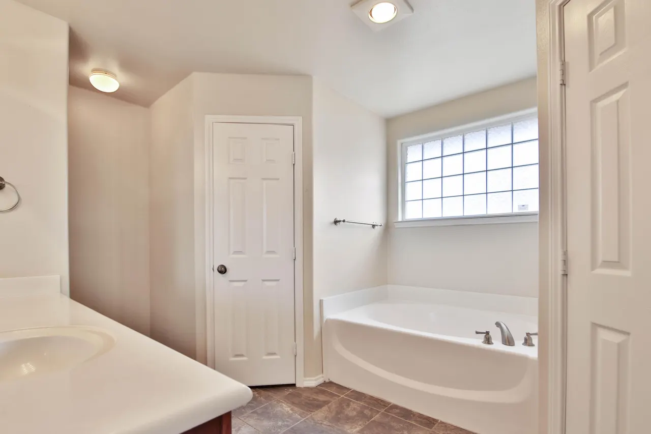 Photo 10 — 6932 35th Street, Lubbock, TX 79407