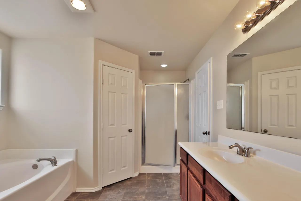 Photo 12 — 6932 35th Street, Lubbock, TX 79407