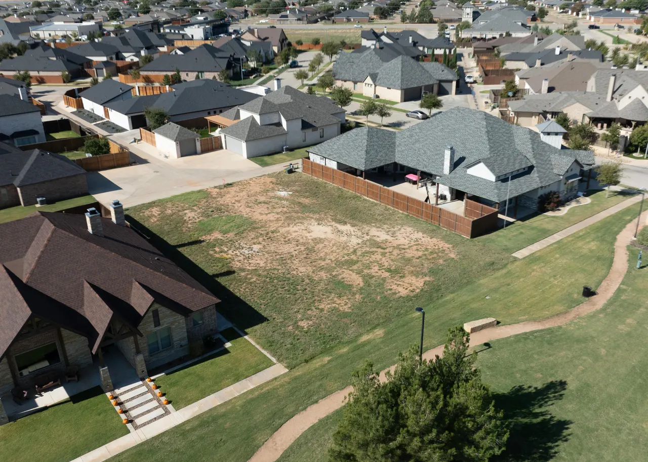 Photo 4 — 8901 La Salle Rear Avenue, Lubbock, TX 79424