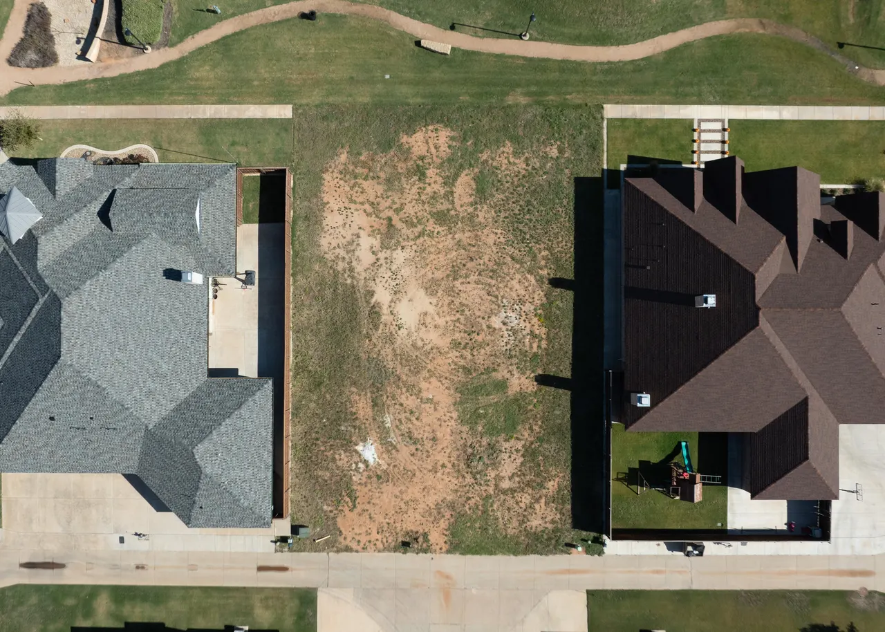 Photo 5 — 8901 La Salle Rear Avenue, Lubbock, TX 79424