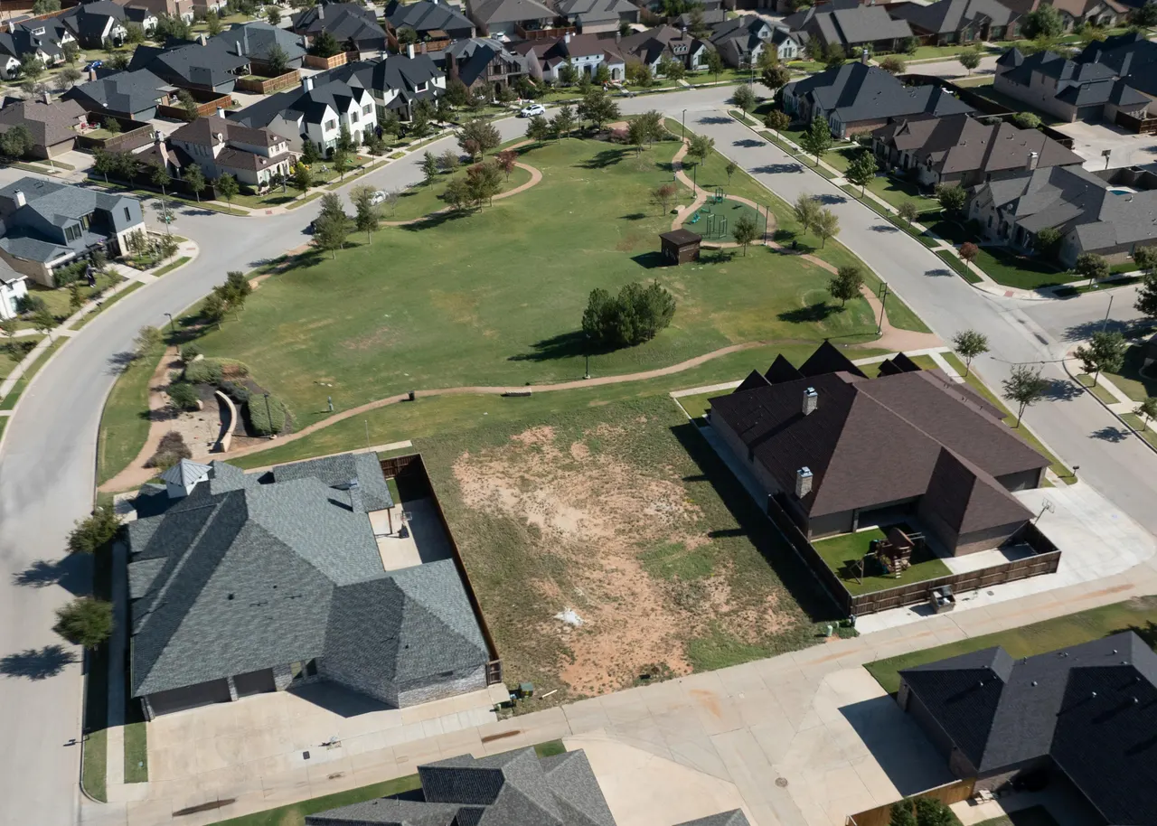Photo 2 — 8901 La Salle Rear Avenue, Lubbock, TX 79424