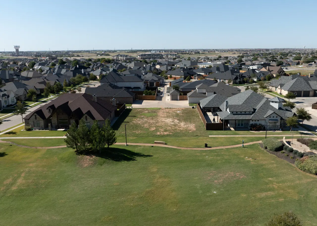 Photo 6 — 8901 La Salle Rear Avenue, Lubbock, TX 79424