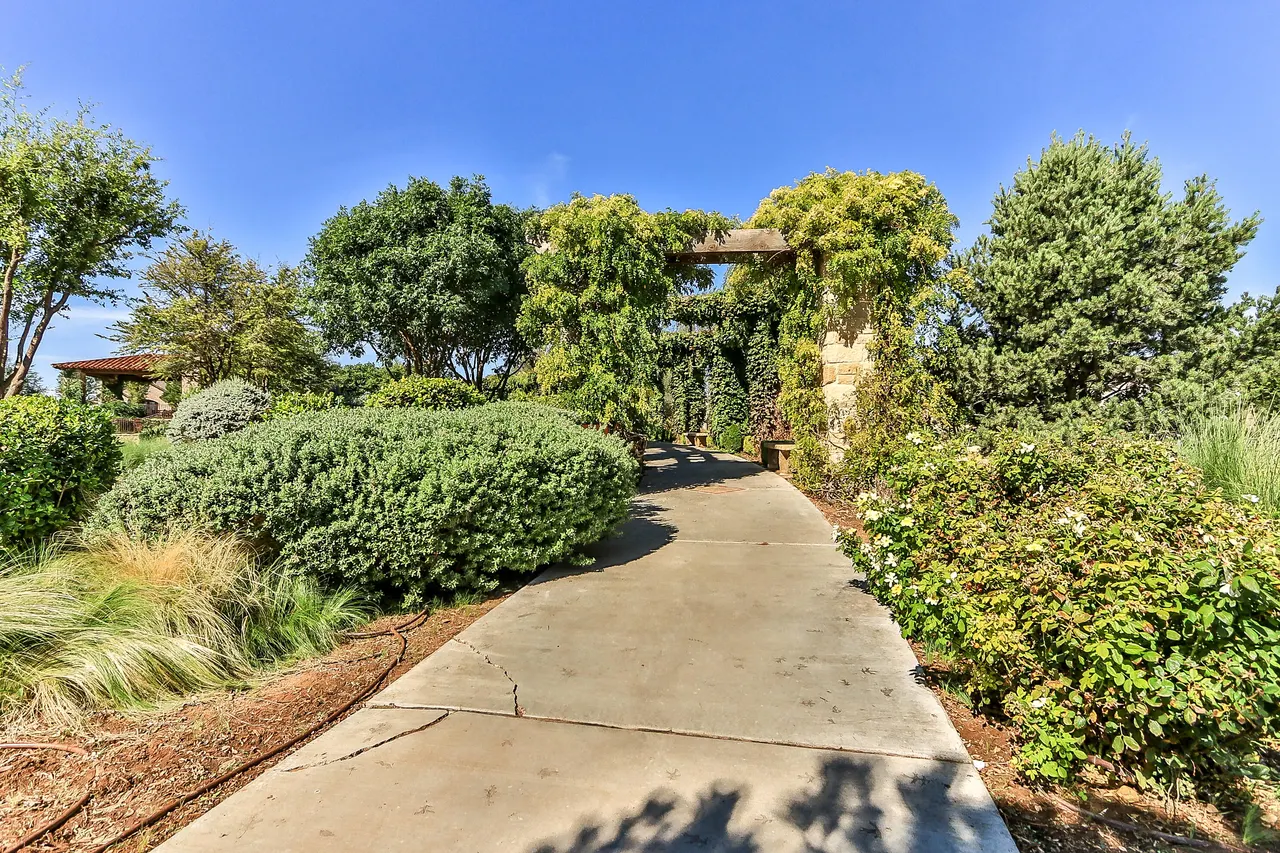 Photo 16 — 8901 La Salle Rear Avenue, Lubbock, TX 79424