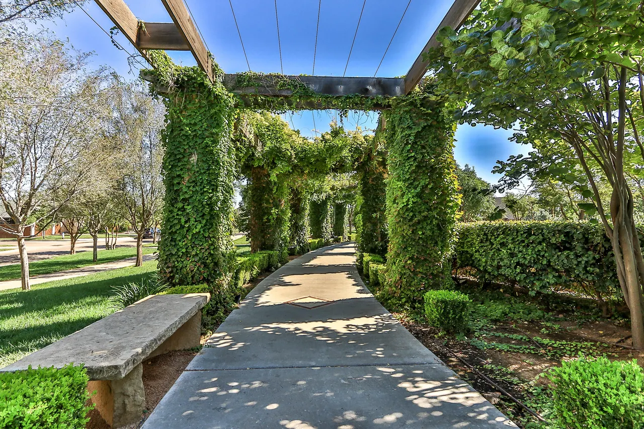 Photo 24 — 8901 La Salle Rear Avenue, Lubbock, TX 79424