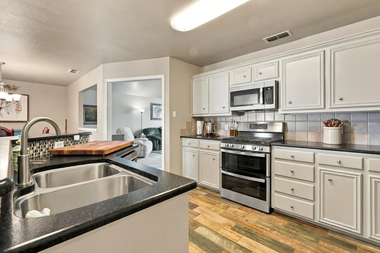 Photo 9 — 6724 8th Street, Lubbock, TX 79416