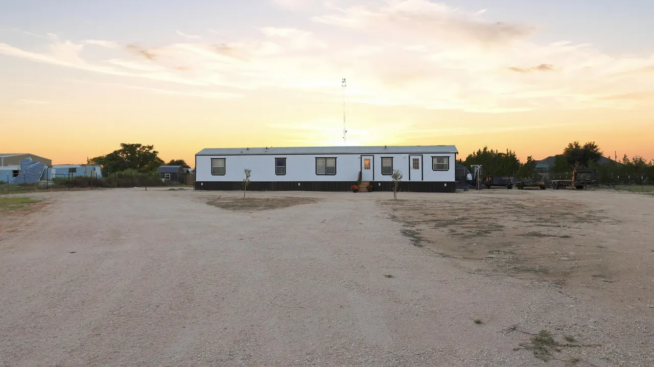 Photo 5 — 131 PR 209 A3, Seminole, TX 79360