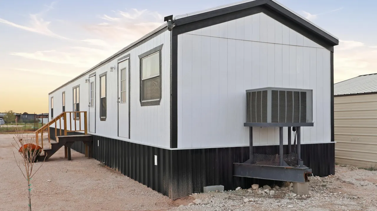Photo 8 — 131 PR 209 A3, Seminole, TX 79360