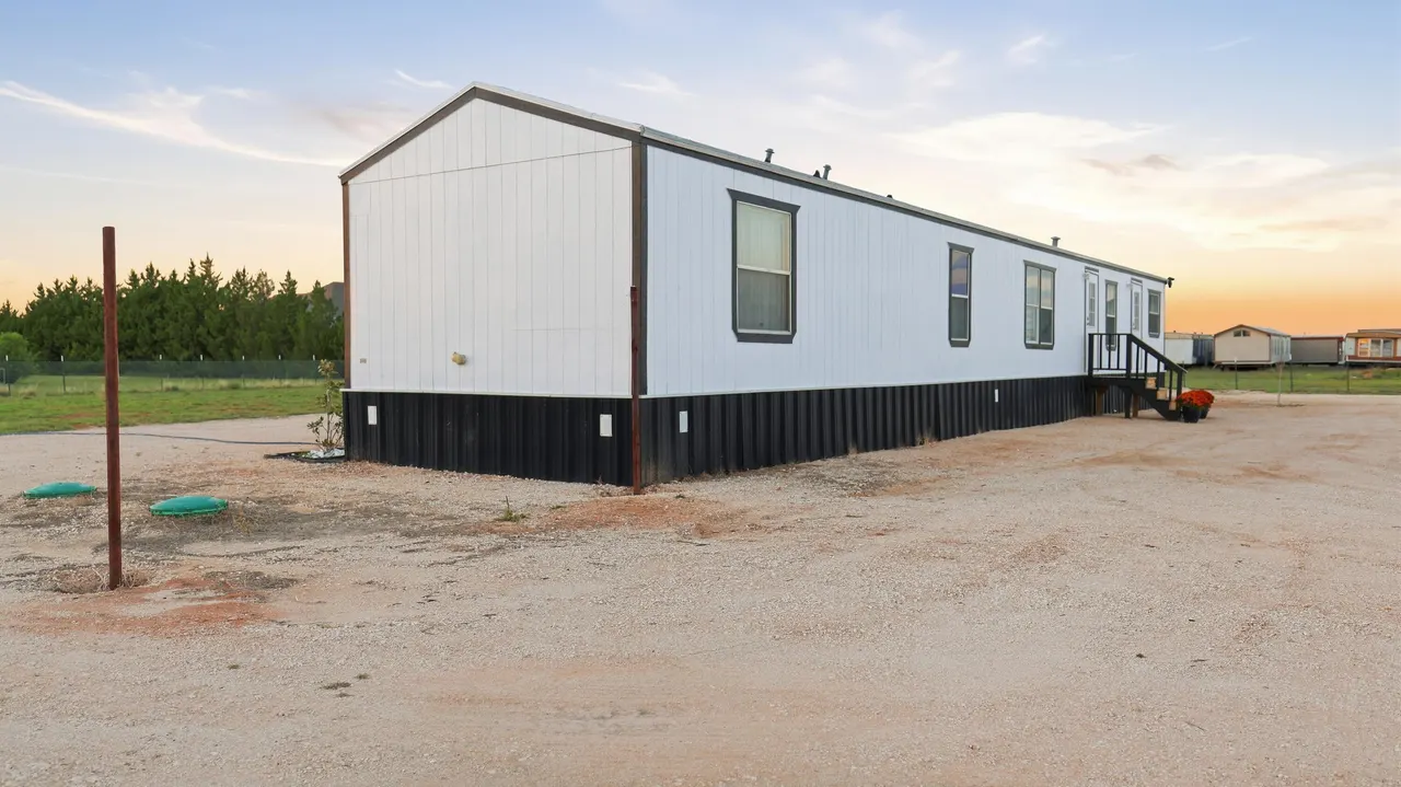 Photo 17 — 131 PR 209 A3, Seminole, TX 79360