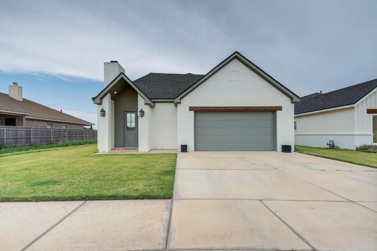 Front exterior — 909 N Grover Avenue, Lubbock, TX 79416