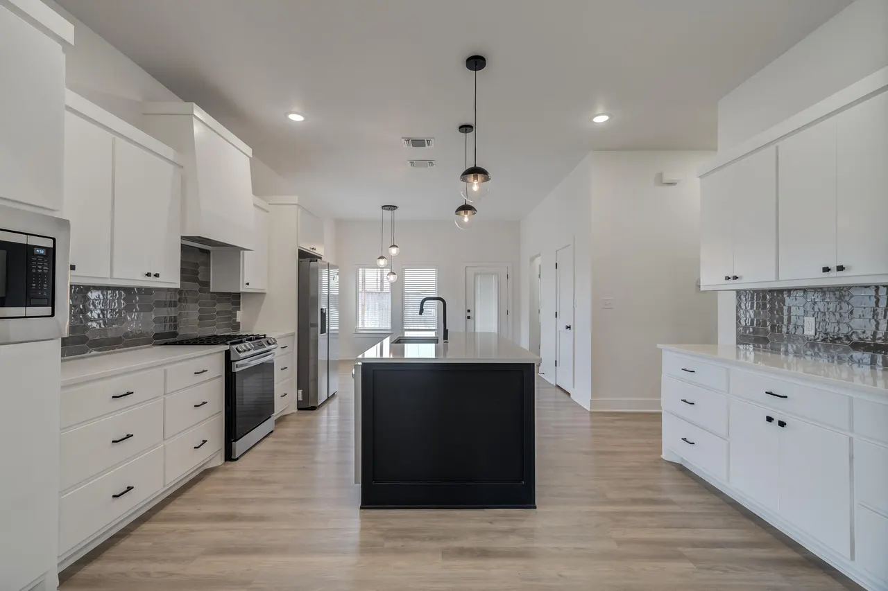 Photo 12 — 909 N Grover Avenue, Lubbock, TX 79416