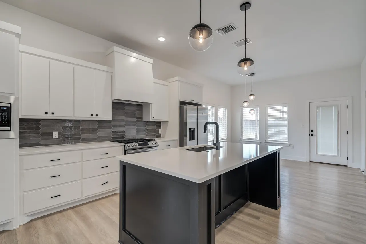 Photo 13 — 909 N Grover Avenue, Lubbock, TX 79416