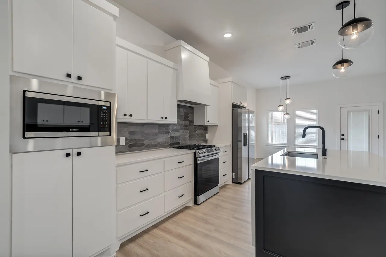 Photo 14 — 909 N Grover Avenue, Lubbock, TX 79416