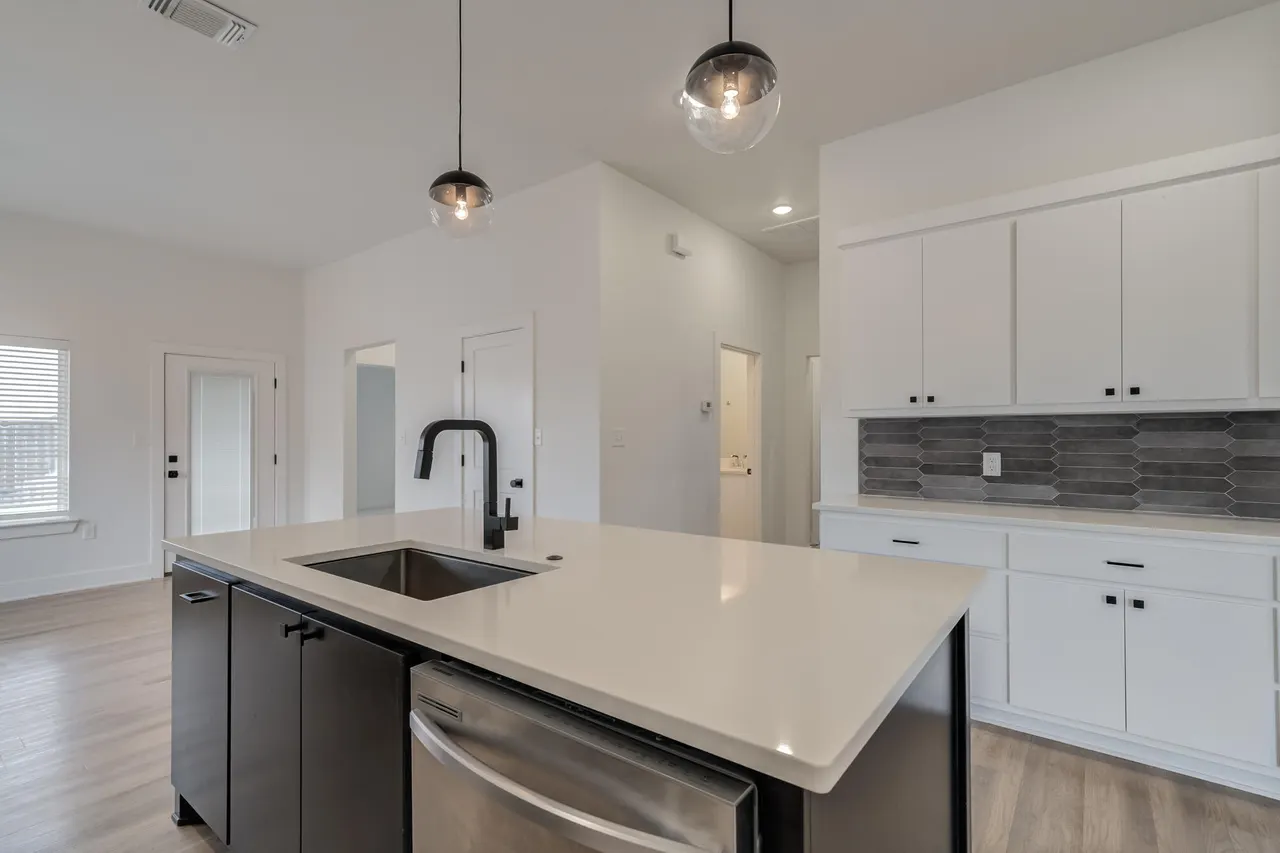 Photo 15 — 909 N Grover Avenue, Lubbock, TX 79416