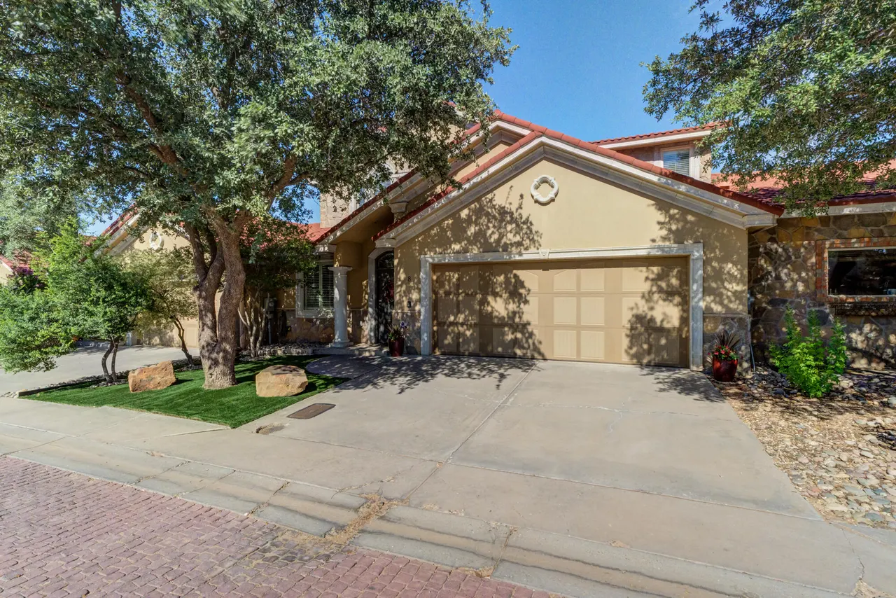 Photo 2 — 8 Tuscan Villas Circle, Lubbock, TX 79423