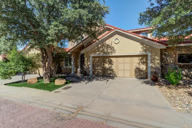 Photo 2 — 8 Tuscan Villas Circle, Lubbock, TX 79423