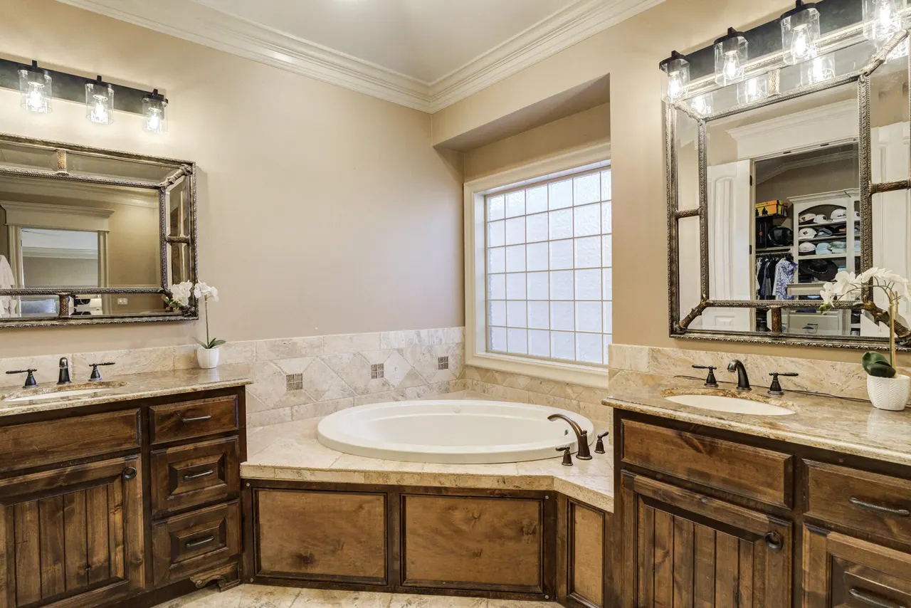 Photo 33 — 8 Tuscan Villas Circle, Lubbock, TX 79423